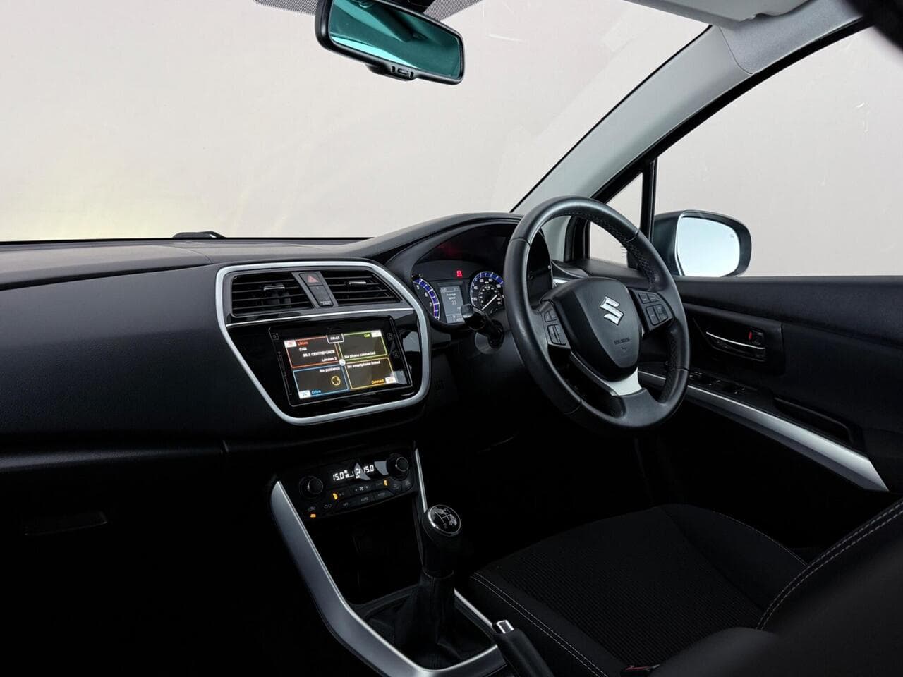 Suzuki SX4 S-Cross thumbnail Interior Front