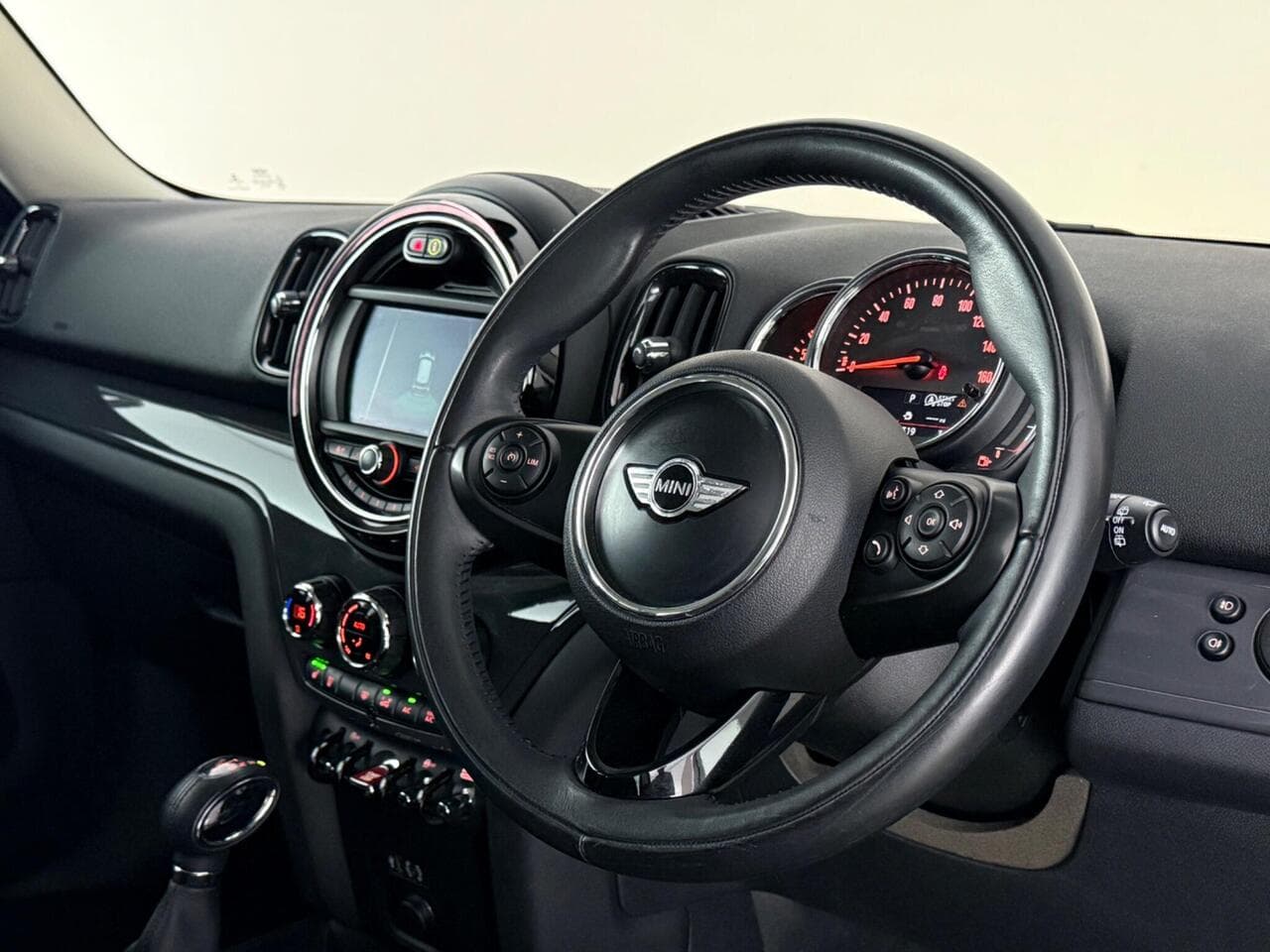 MINI Countryman thumbnail Interior Front