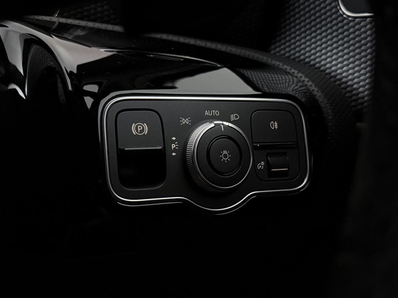 Mercedes-Benz A Class thumbnail Misc Controls