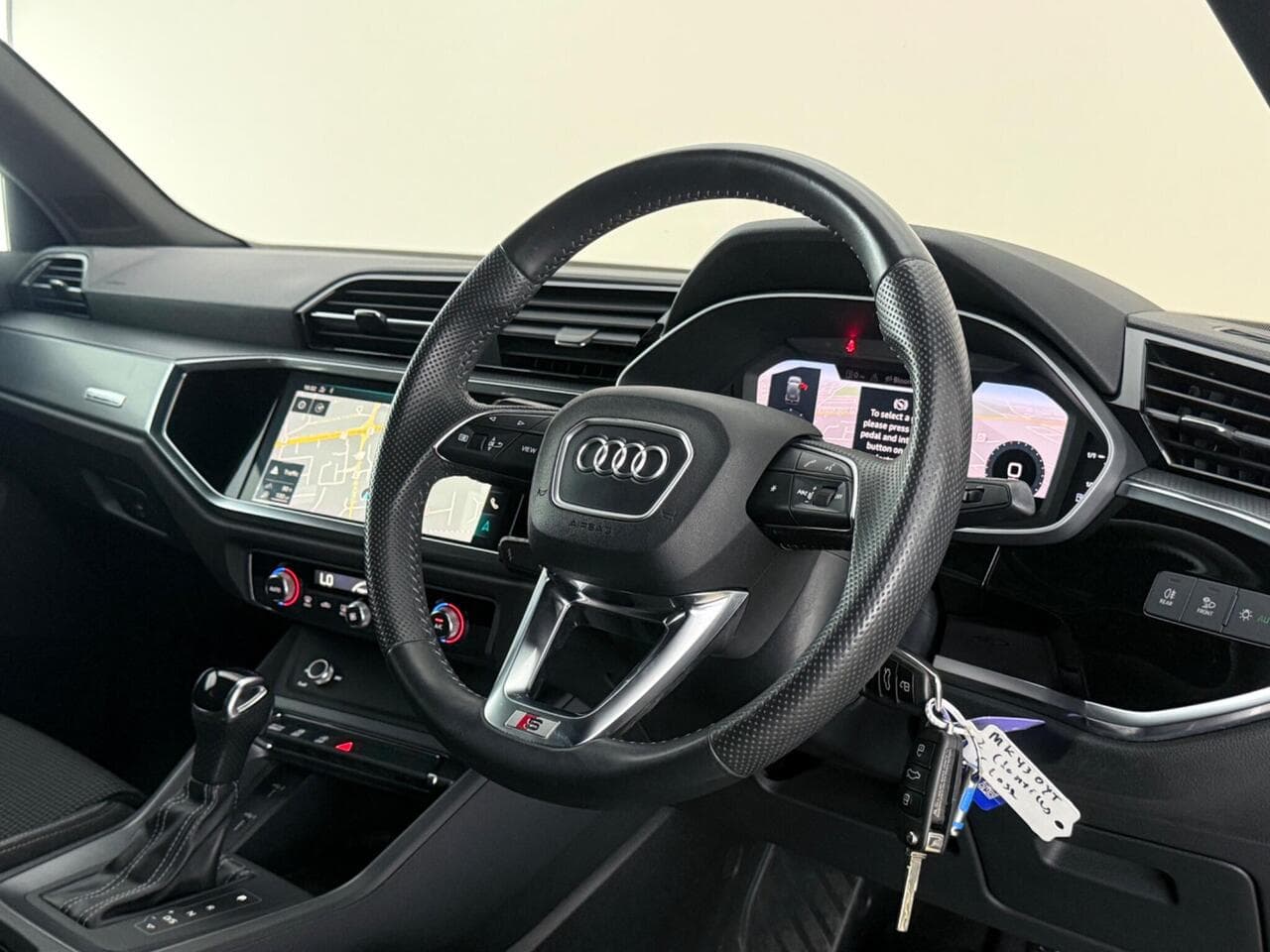 Audi Q3 thumbnail Interior Front