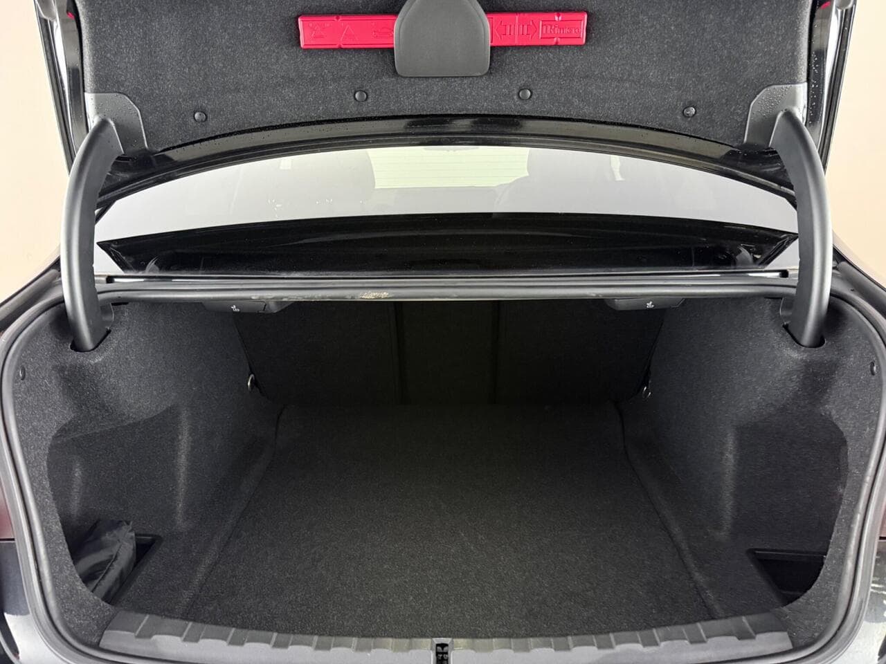 BMW 3 Series thumbnail Boot