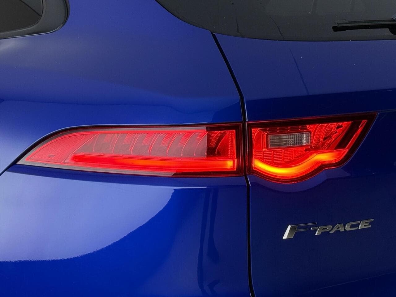 Jaguar F-PACE thumbnail Lights Rear