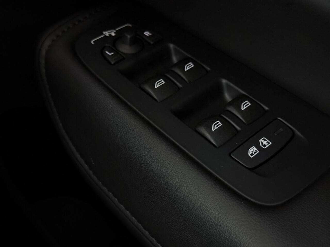 Volvo XC60 thumbnail Misc Controls