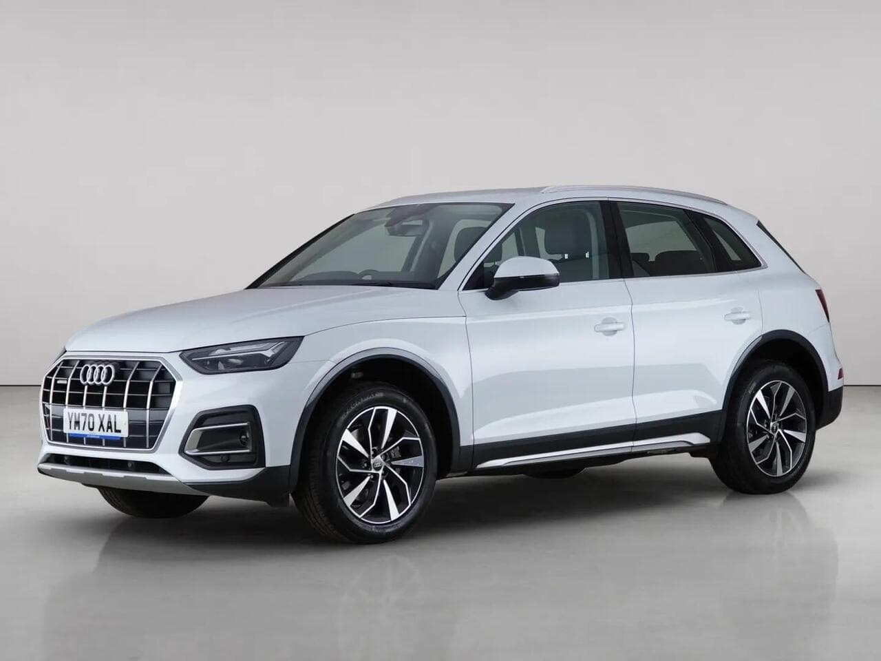 Audi Q5 thumbnail Front Left