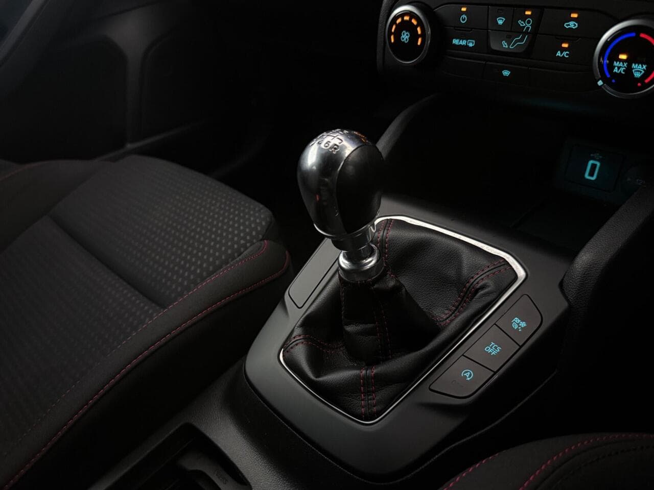 Ford Focus thumbnail Interior Front