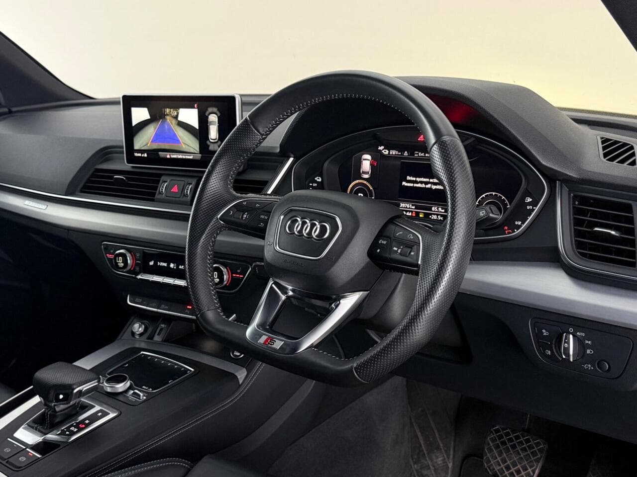 Audi Q5 thumbnail Interior Front