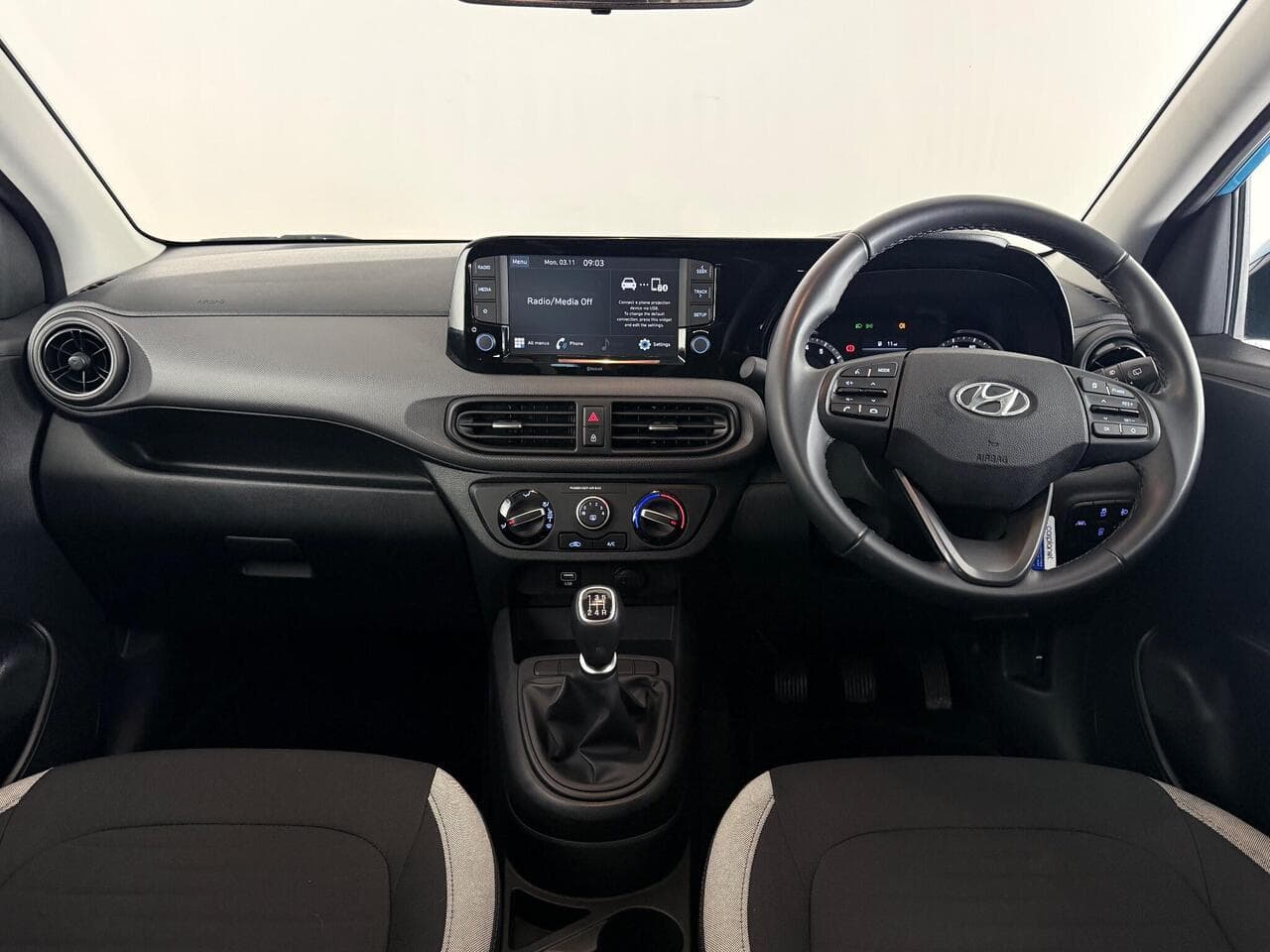 Hyundai i10 thumbnail Interior Front