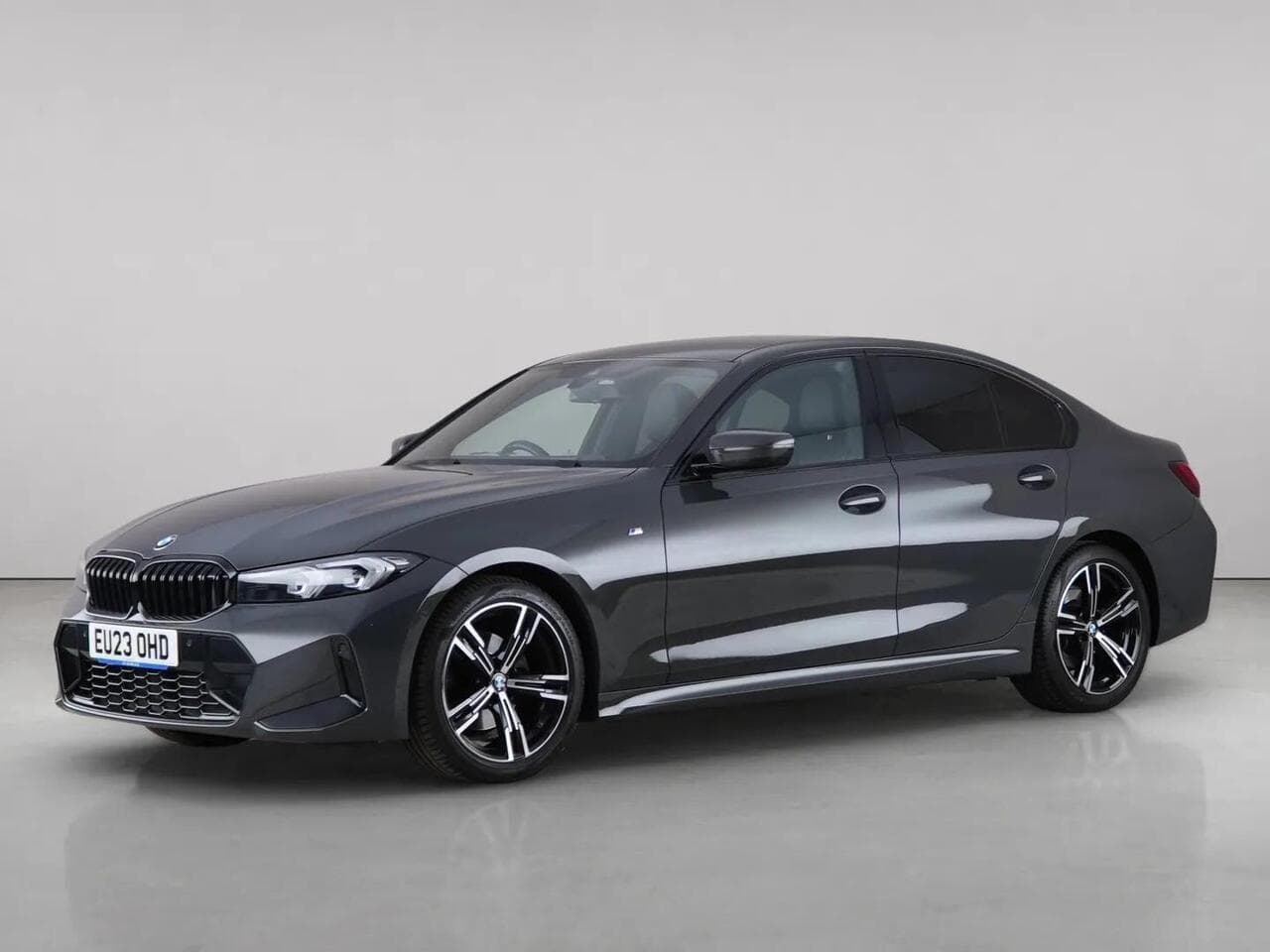 BMW 3 Series thumbnail Front Left
