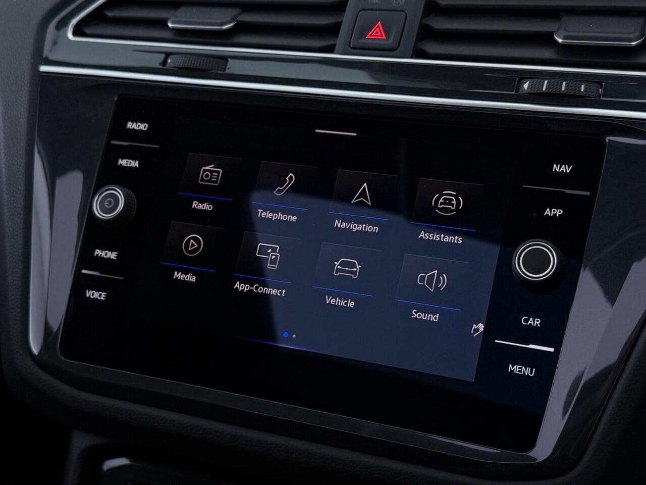 Volkswagen Tiguan thumbnail Infotainment System