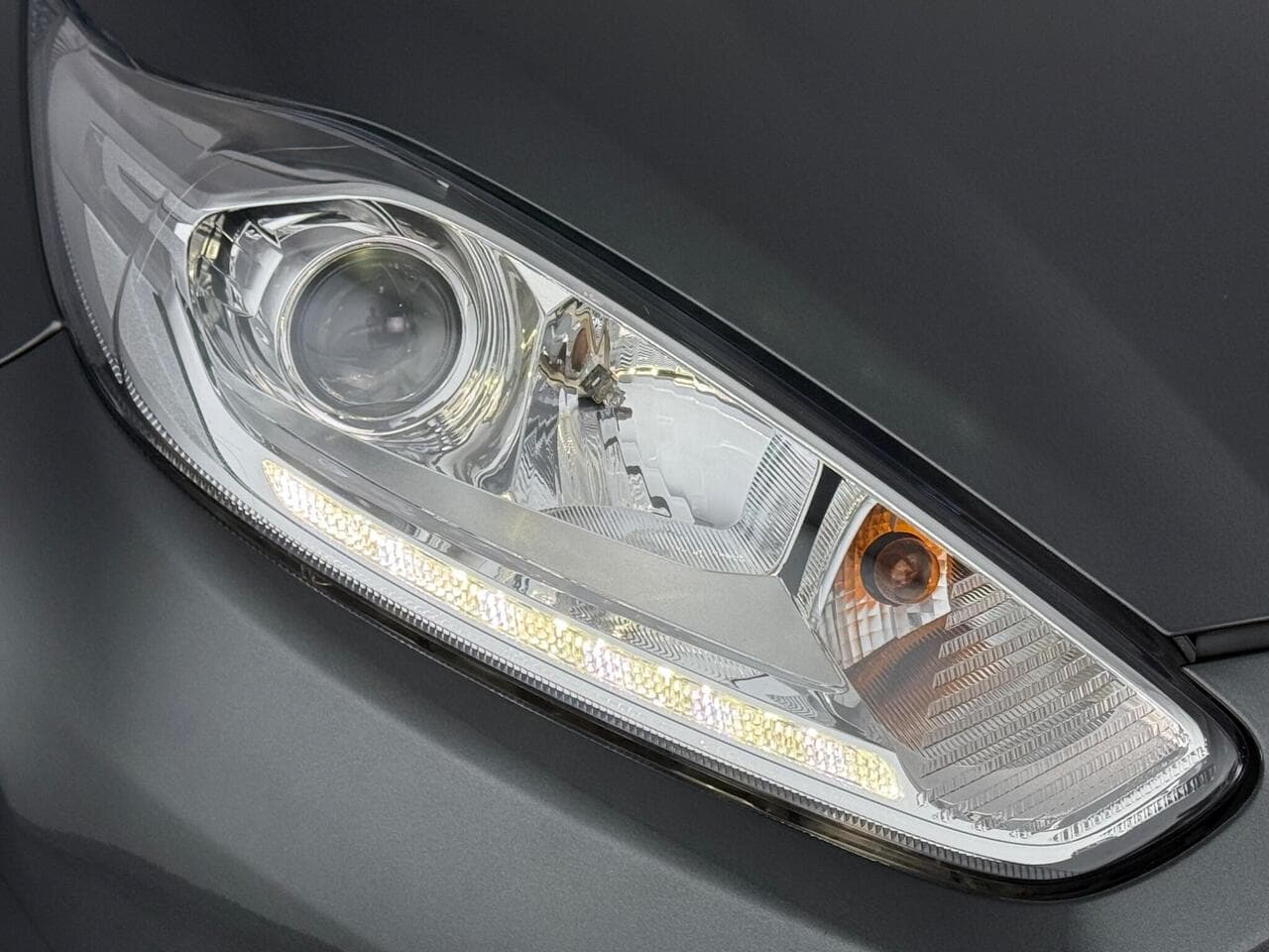 Ford Fiesta thumbnail Lights Front