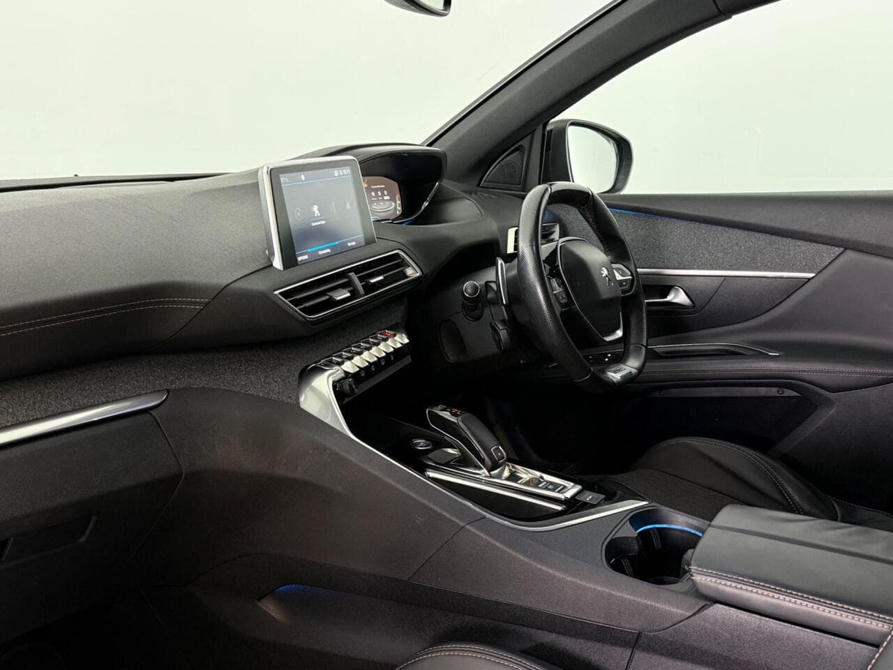 Peugeot 3008 thumbnail Interior Front