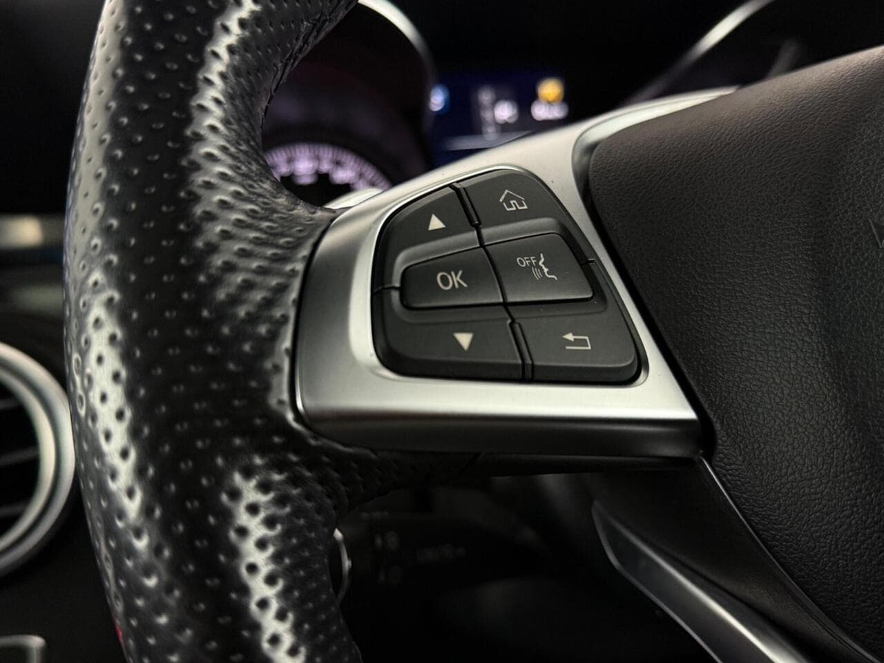 Mercedes-Benz GLC thumbnail Misc Controls