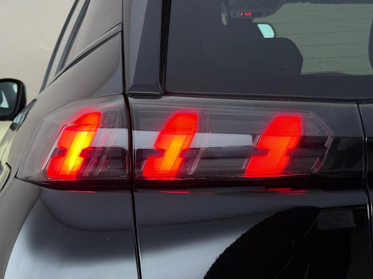 Peugeot 2008 thumbnail Lights Rear