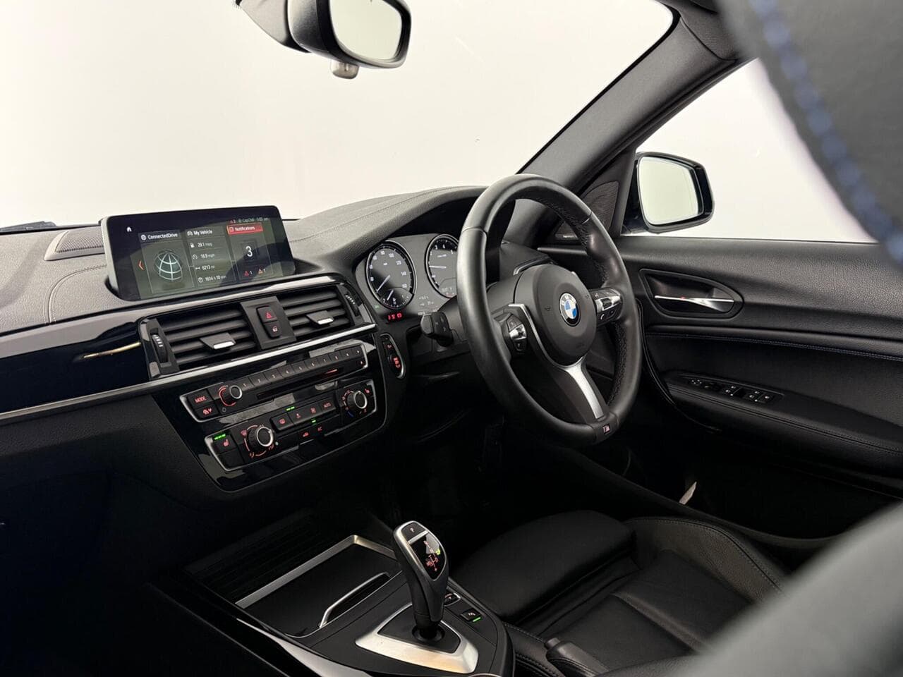 BMW 1 Series thumbnail Interior Front