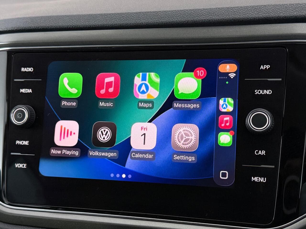 Volkswagen T-Roc thumbnail Infotainment System
