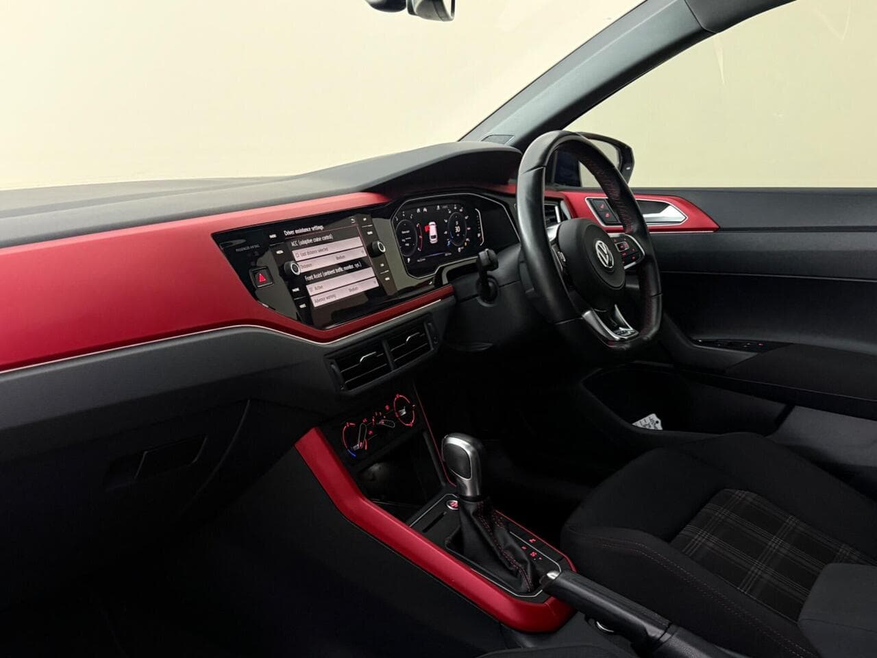 Volkswagen Polo thumbnail Interior Front
