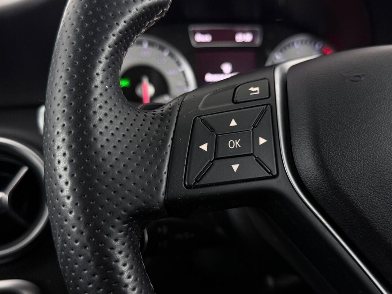Mercedes-Benz A Class thumbnail Misc Controls