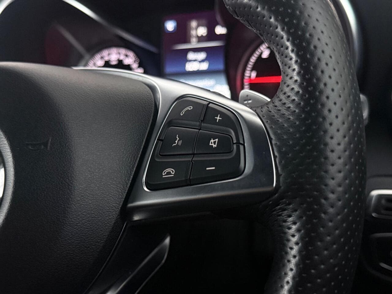 Mercedes-Benz GLC thumbnail Misc Controls