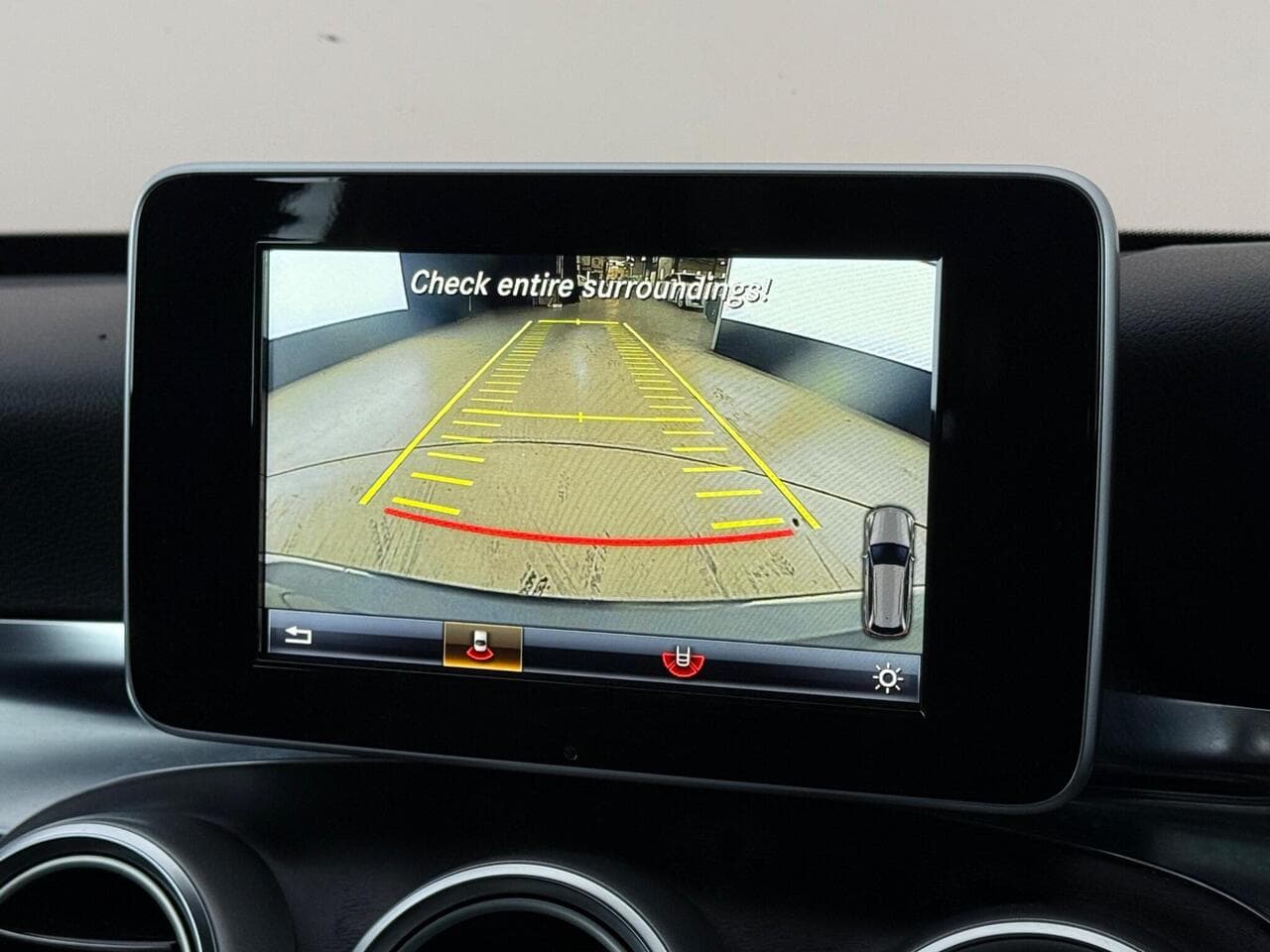 Mercedes-Benz C Class thumbnail Infotainment System
