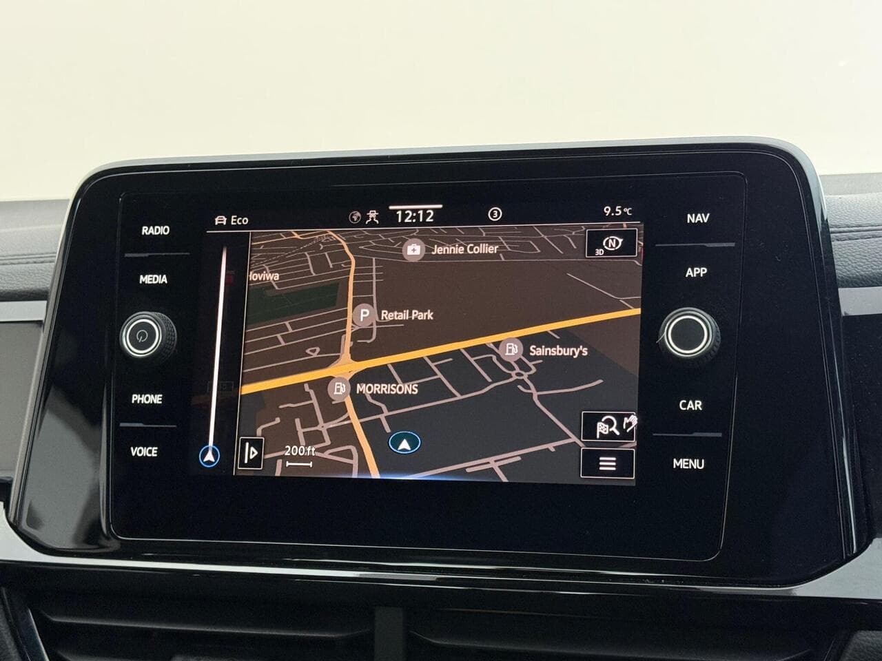 Volkswagen T-Roc thumbnail Infotainment System