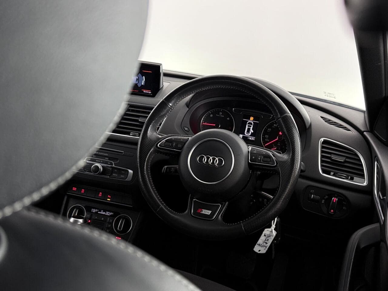 Audi Q3 thumbnail Steering Wheel