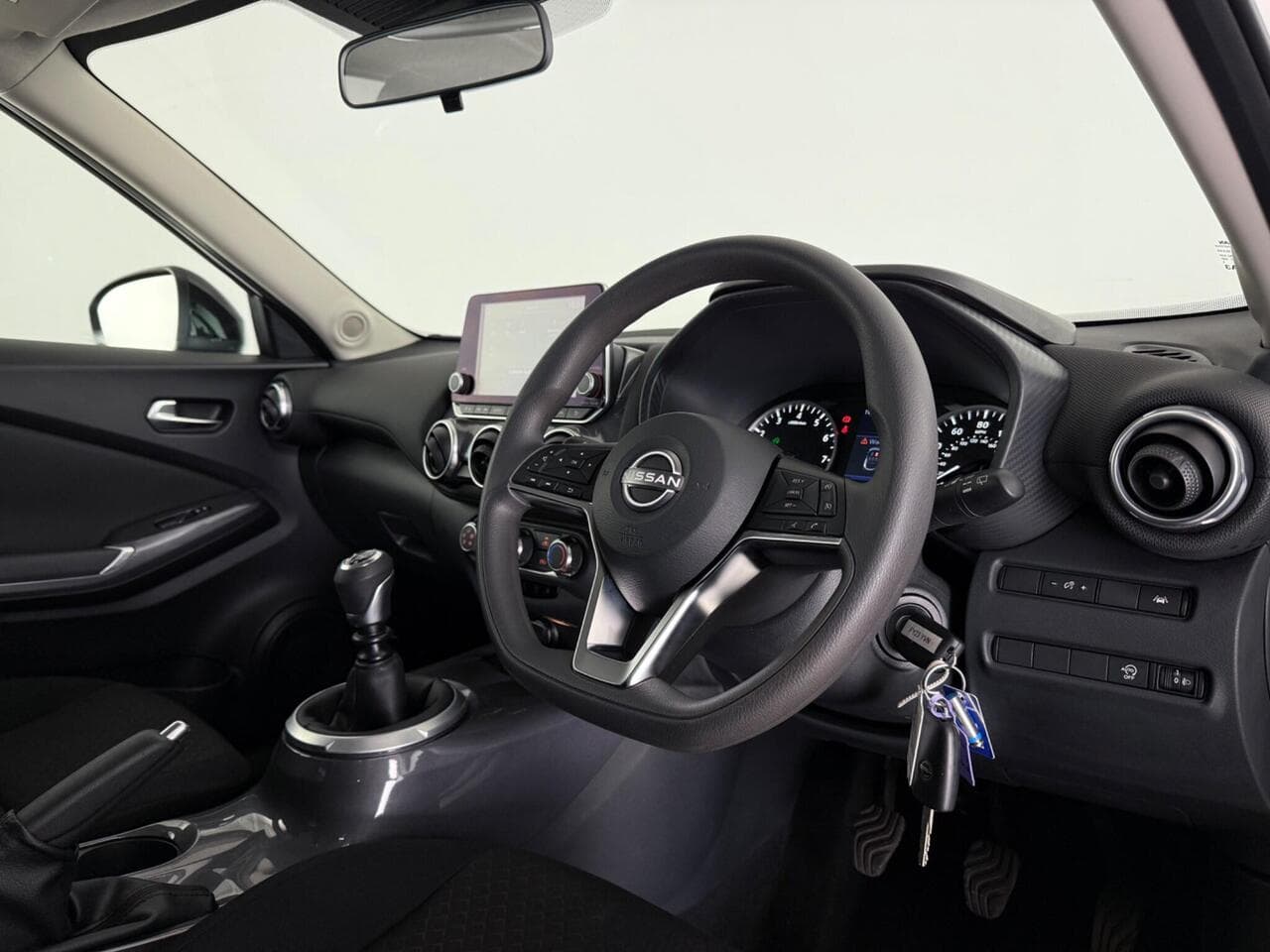 Nissan Juke thumbnail Interior Front