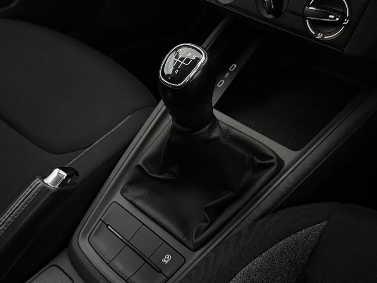 Skoda Kamiq thumbnail Interior Front