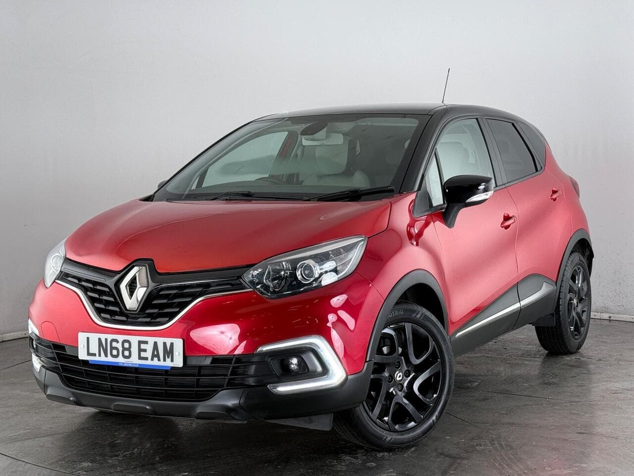 Renault Captur thumbnail Front Left