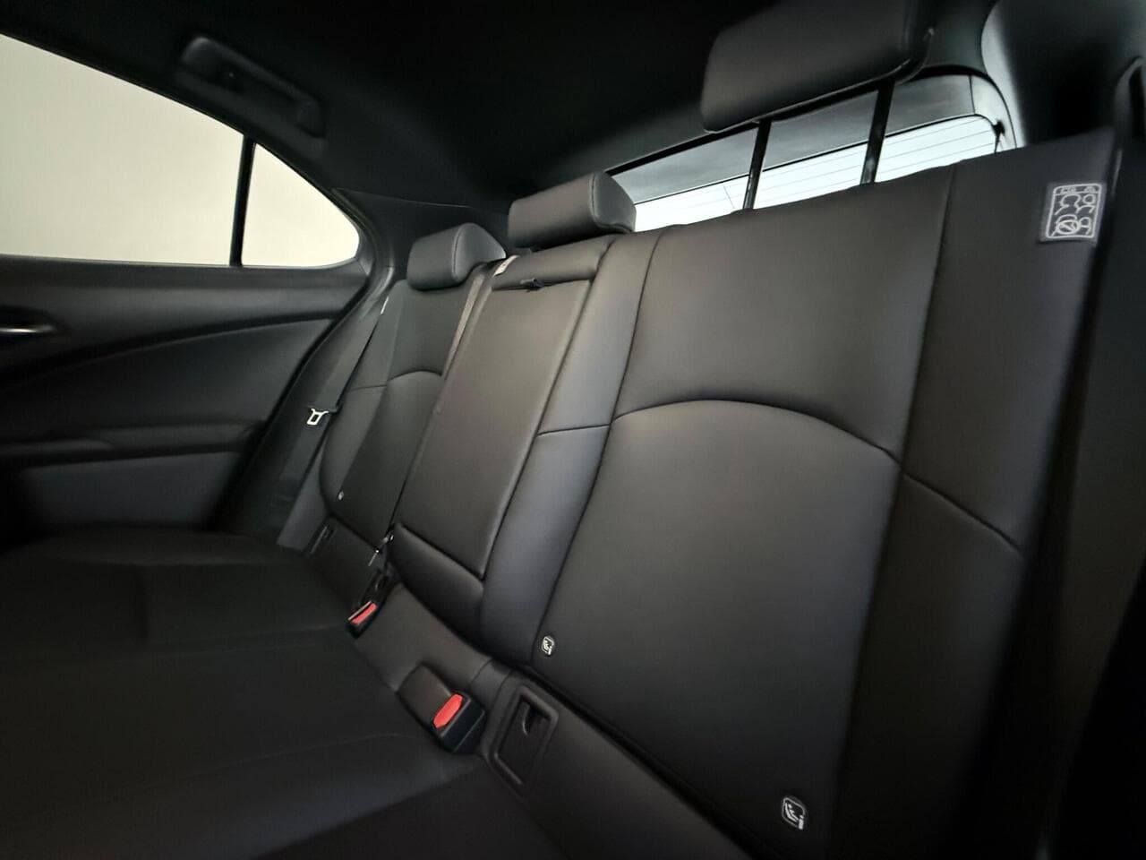 Lexus UX thumbnail Seats Rear