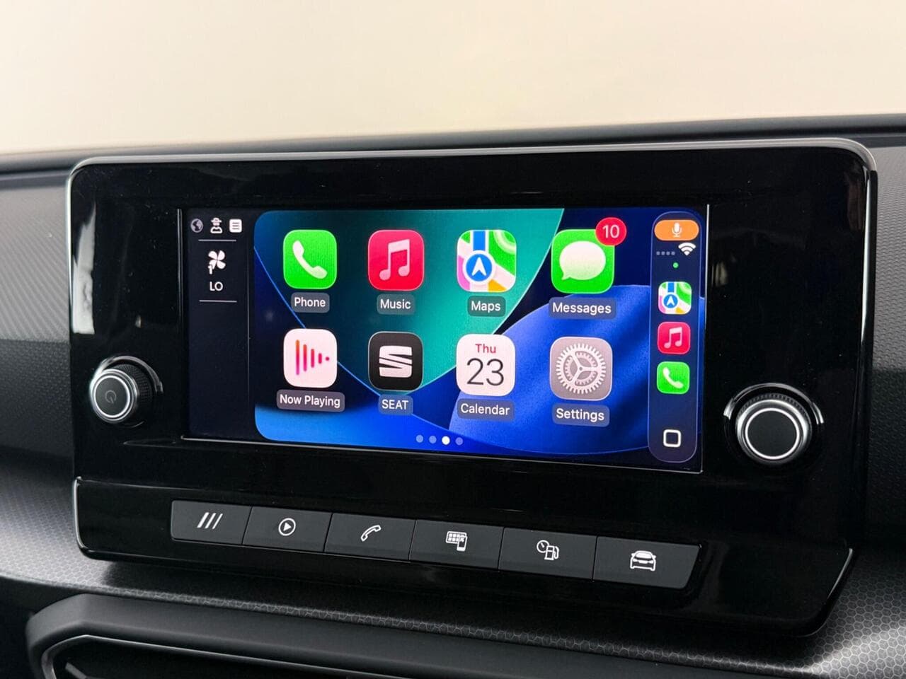 SEAT Leon thumbnail Infotainment System