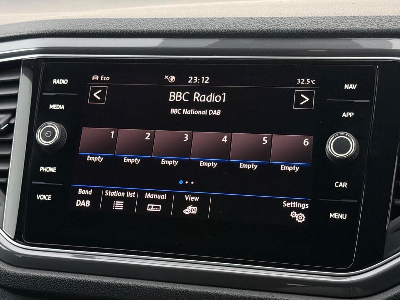 Volkswagen T-Roc thumbnail Infotainment System