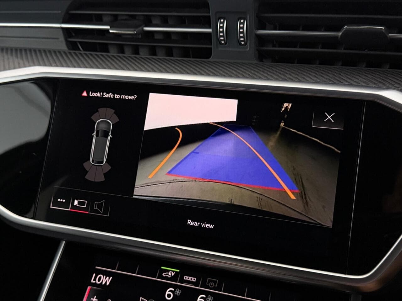 Audi A6 Avant thumbnail Infotainment System