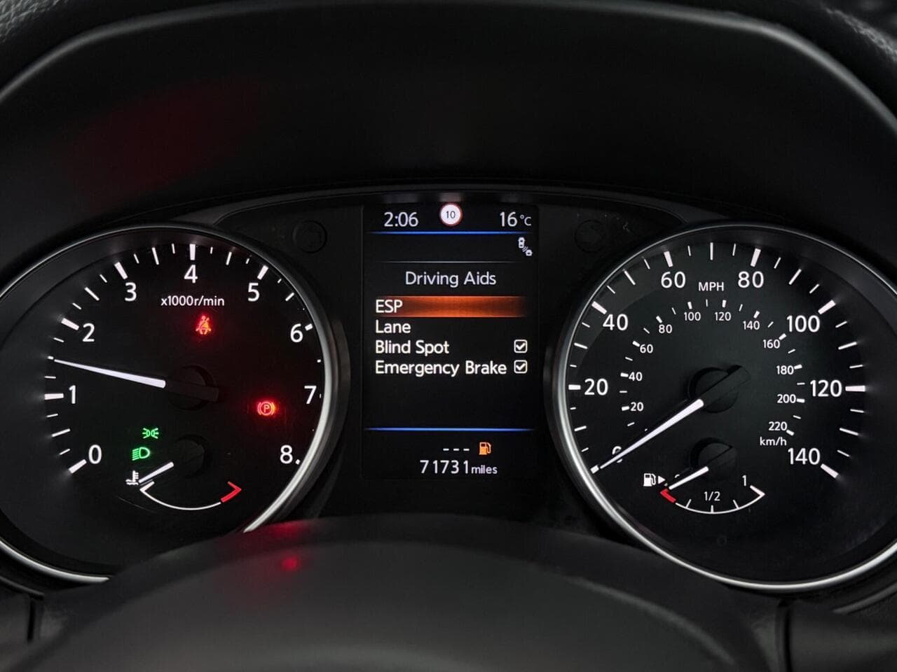 Nissan Qashqai thumbnail Driver Instruments