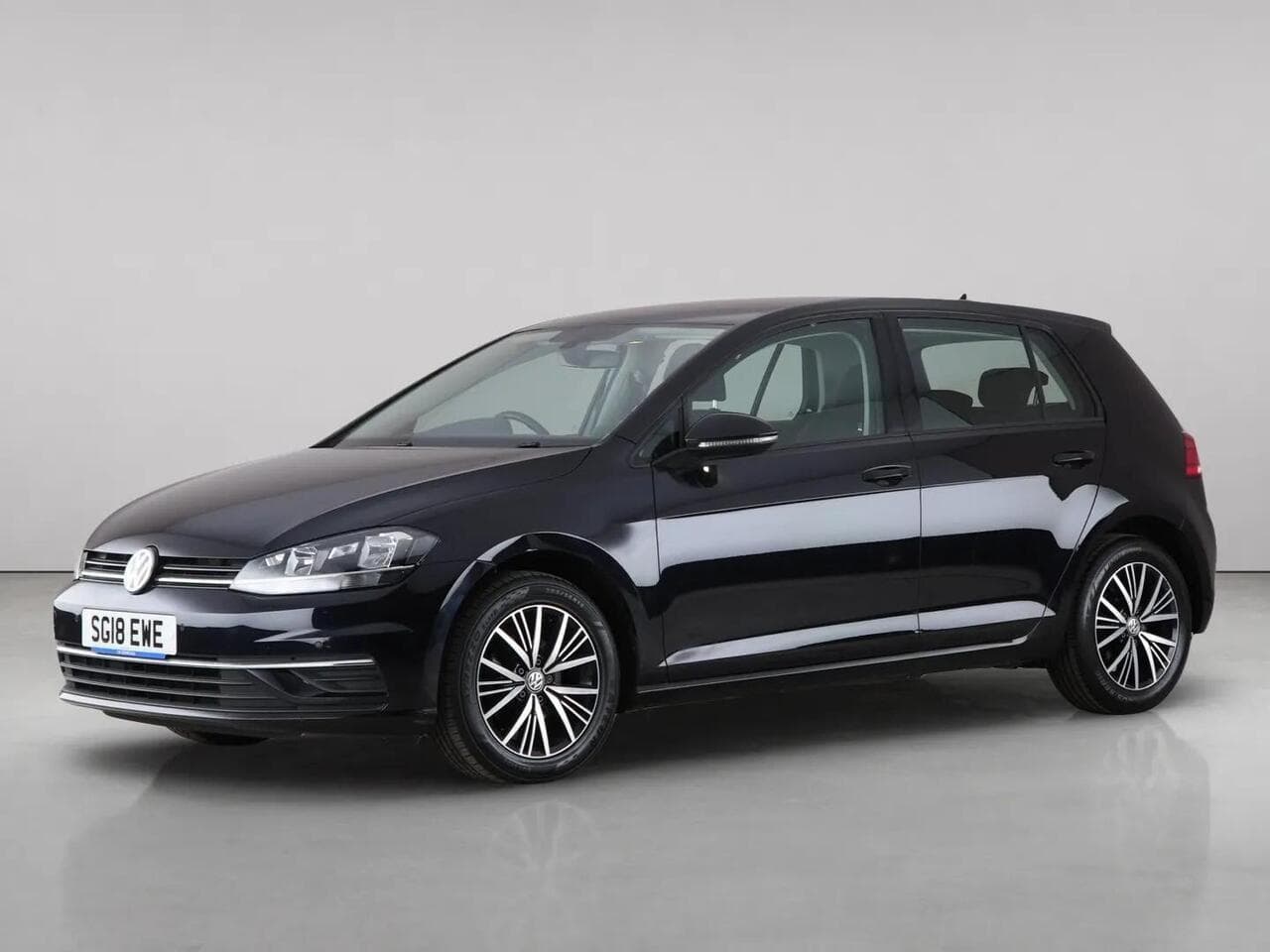 Volkswagen Golf thumbnail Front Left