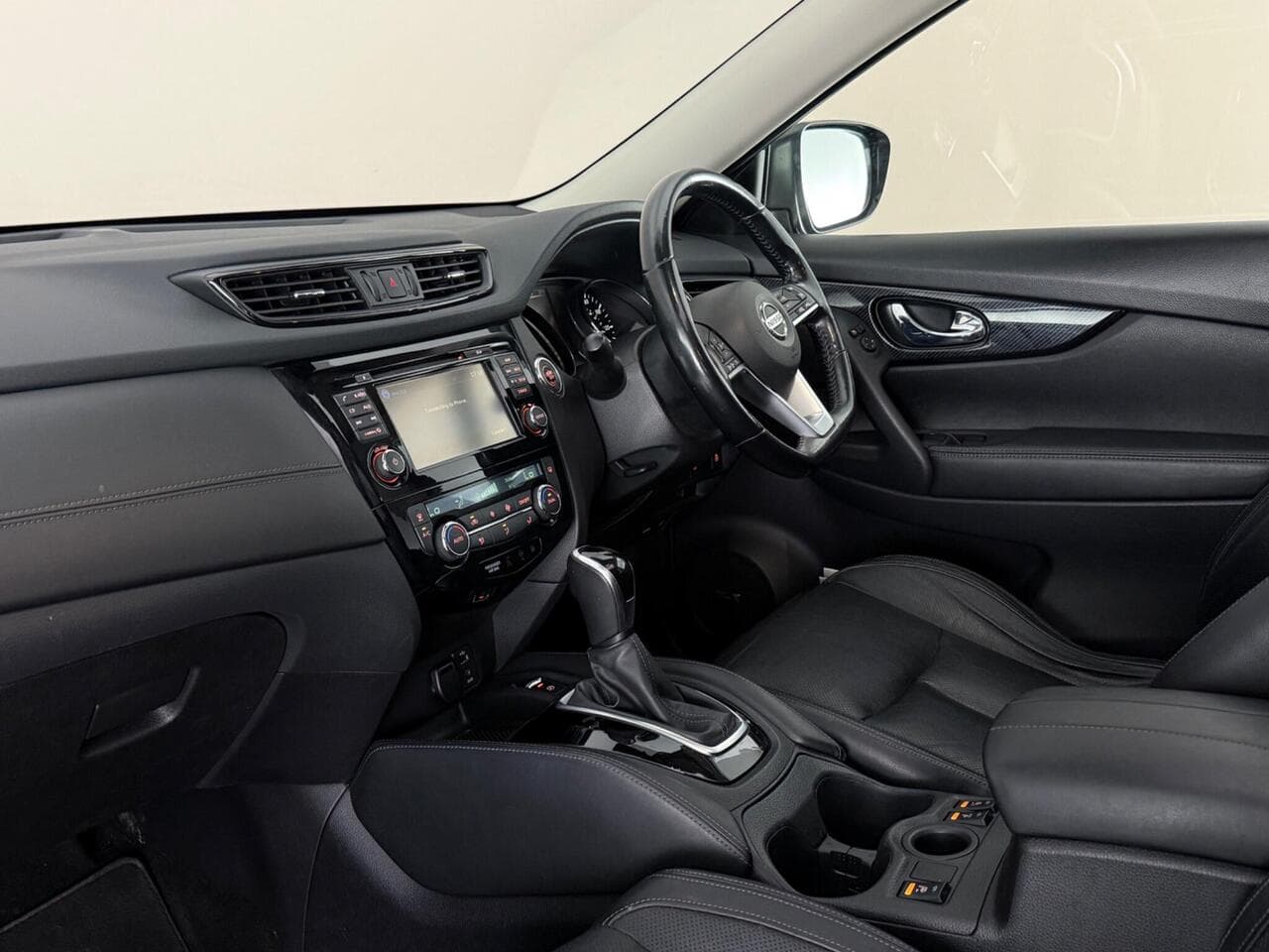 Nissan X-Trail thumbnail Interior Front