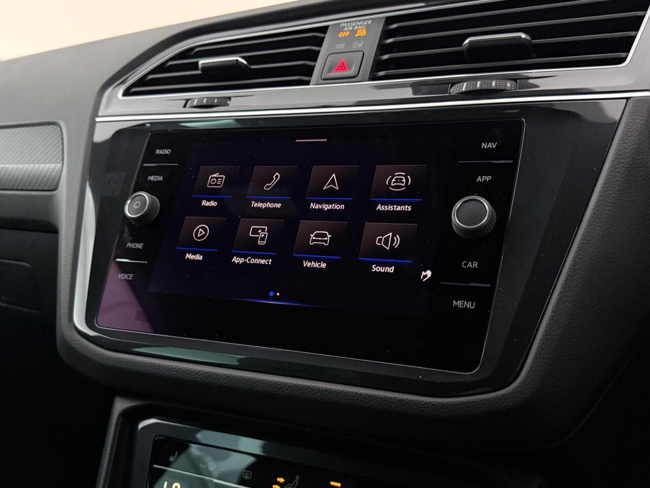 Volkswagen Tiguan thumbnail Infotainment System