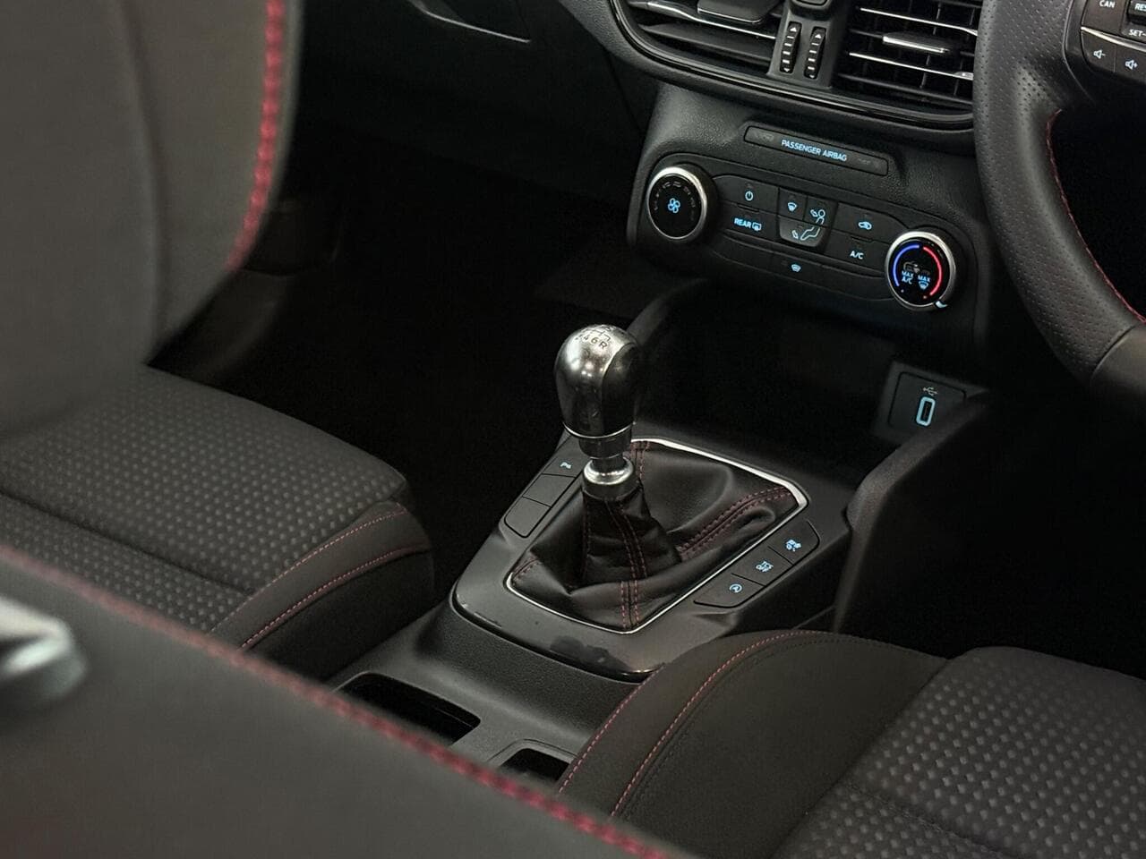Ford Focus thumbnail Interior Front
