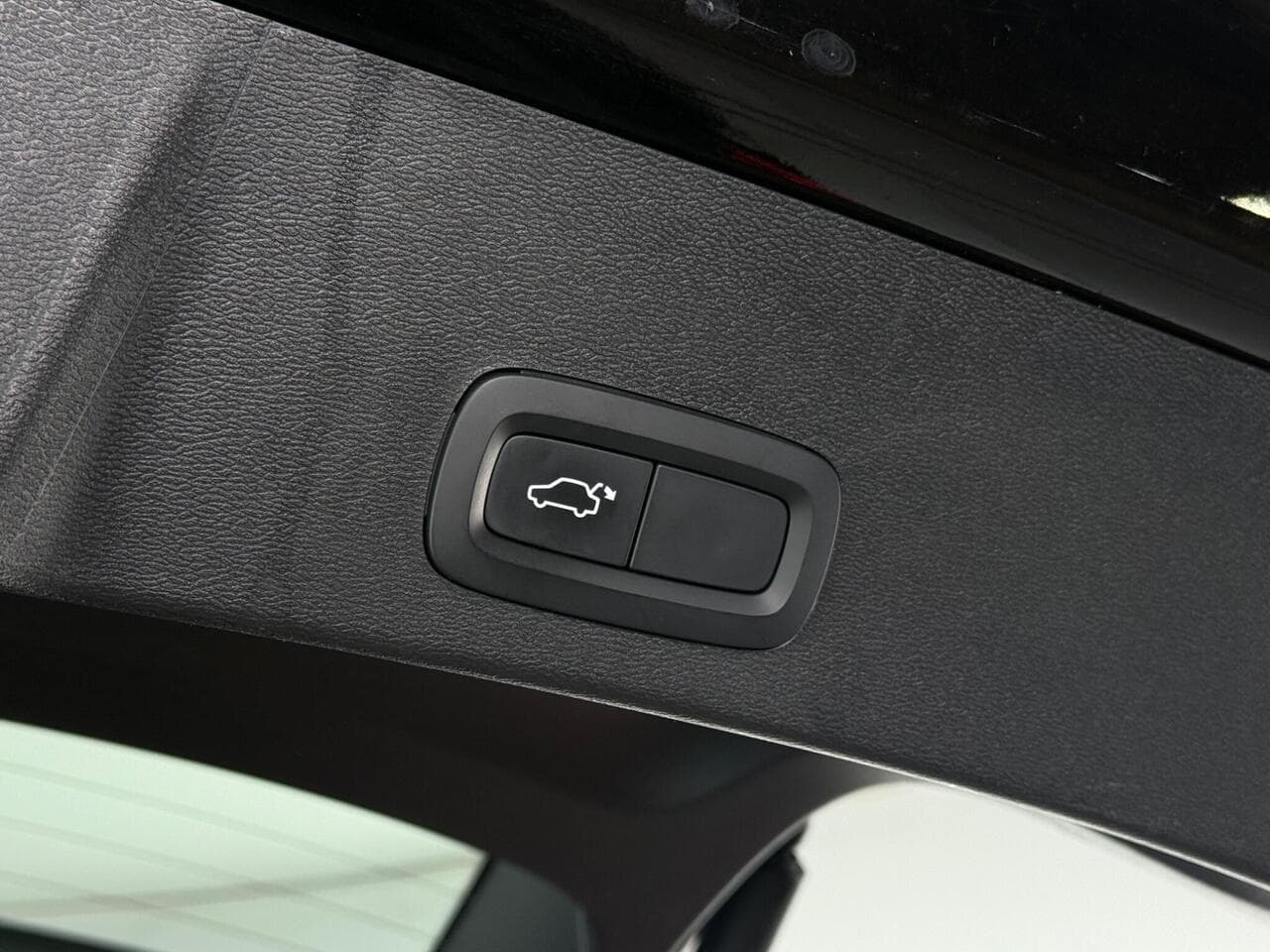 Volvo XC40 thumbnail Misc Controls