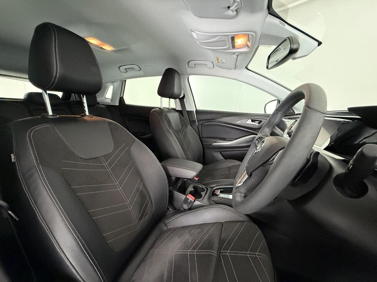 Vauxhall Grandland thumbnail Seat Driver