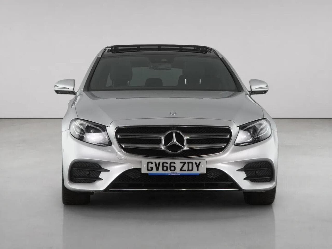 Mercedes-Benz E Class thumbnail Front