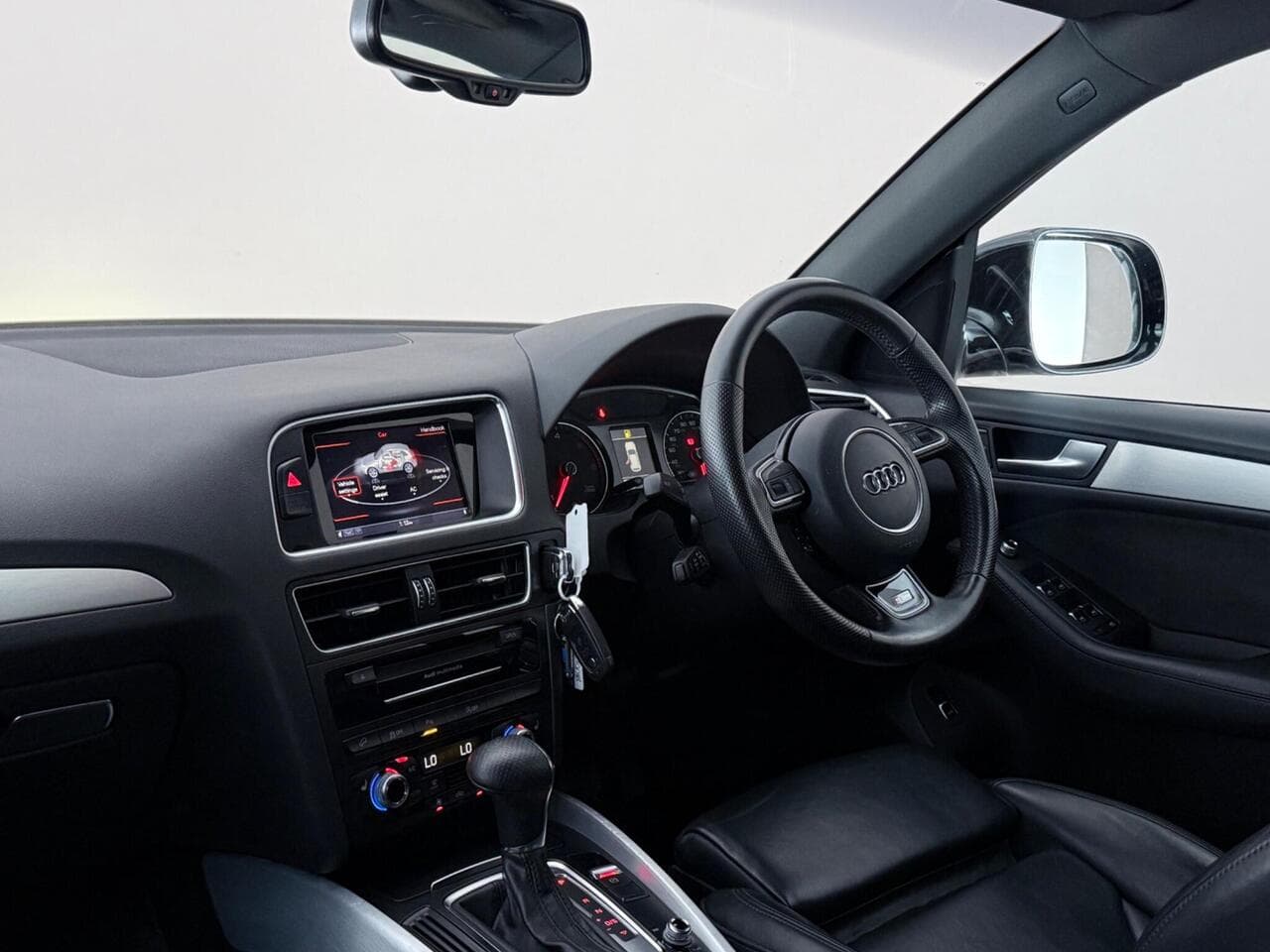 Audi Q5 thumbnail Interior Front