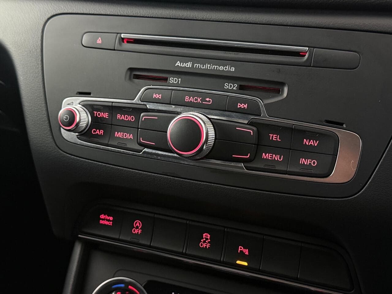 Audi Q3 thumbnail Misc Controls