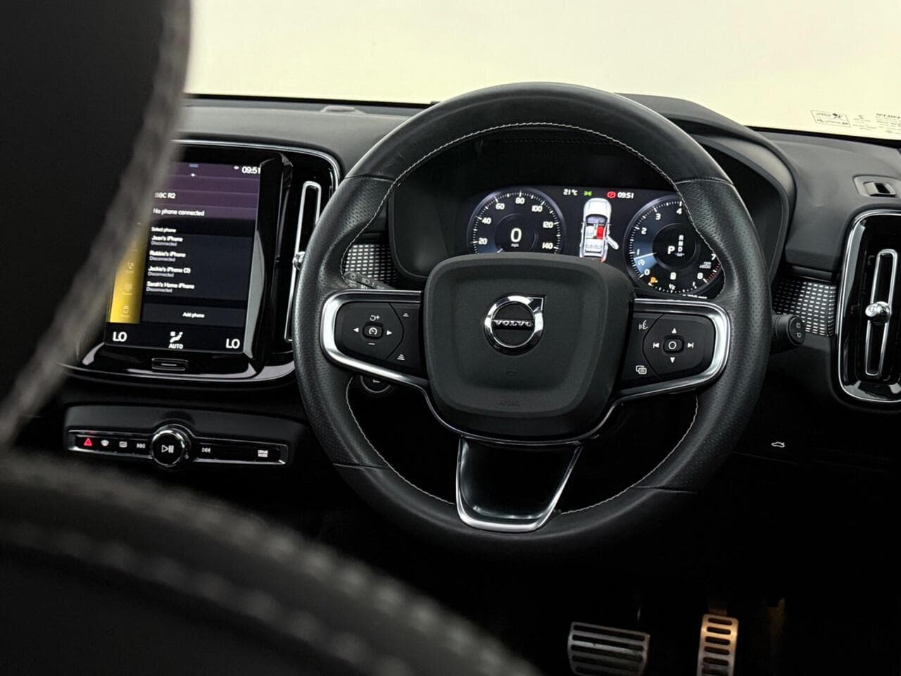 Volvo XC40 thumbnail Steering Wheel