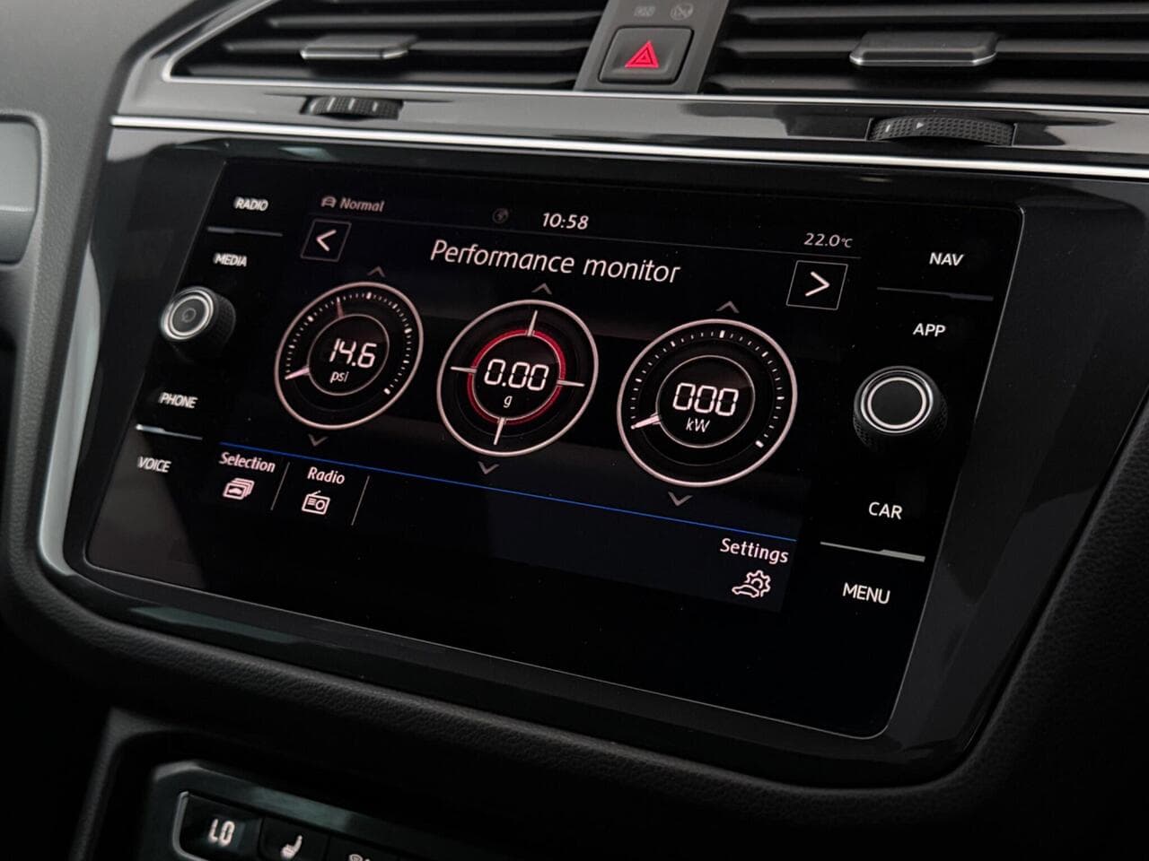 Volkswagen Tiguan thumbnail Infotainment System