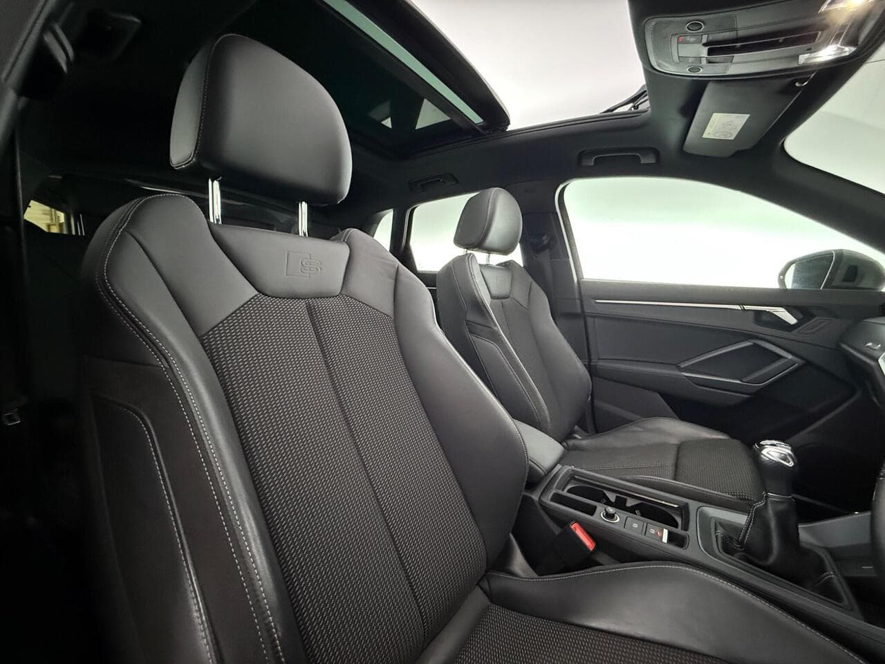 Audi Q3 thumbnail Seat Driver