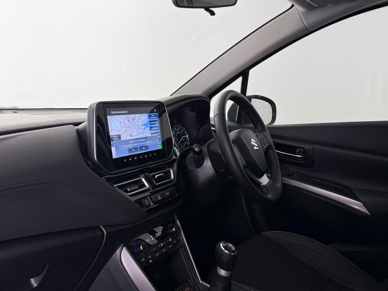 Suzuki S-Cross thumbnail Interior Front