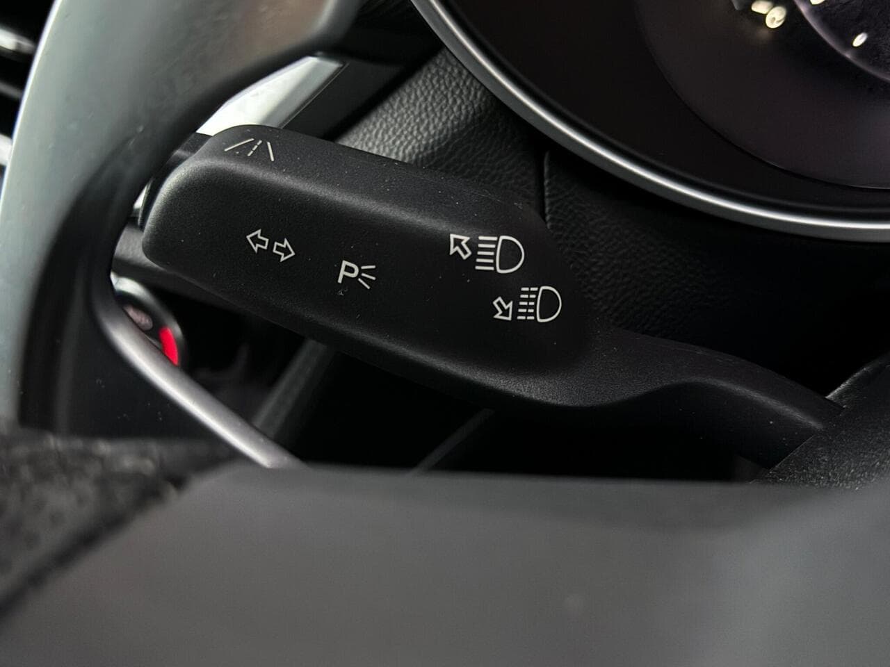 Alfa Romeo Stelvio thumbnail Misc Controls