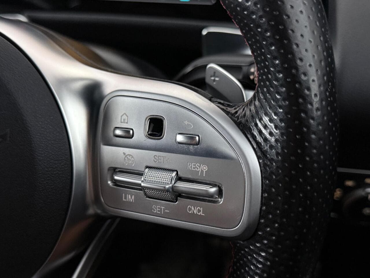 Mercedes-Benz GLB thumbnail Misc Controls