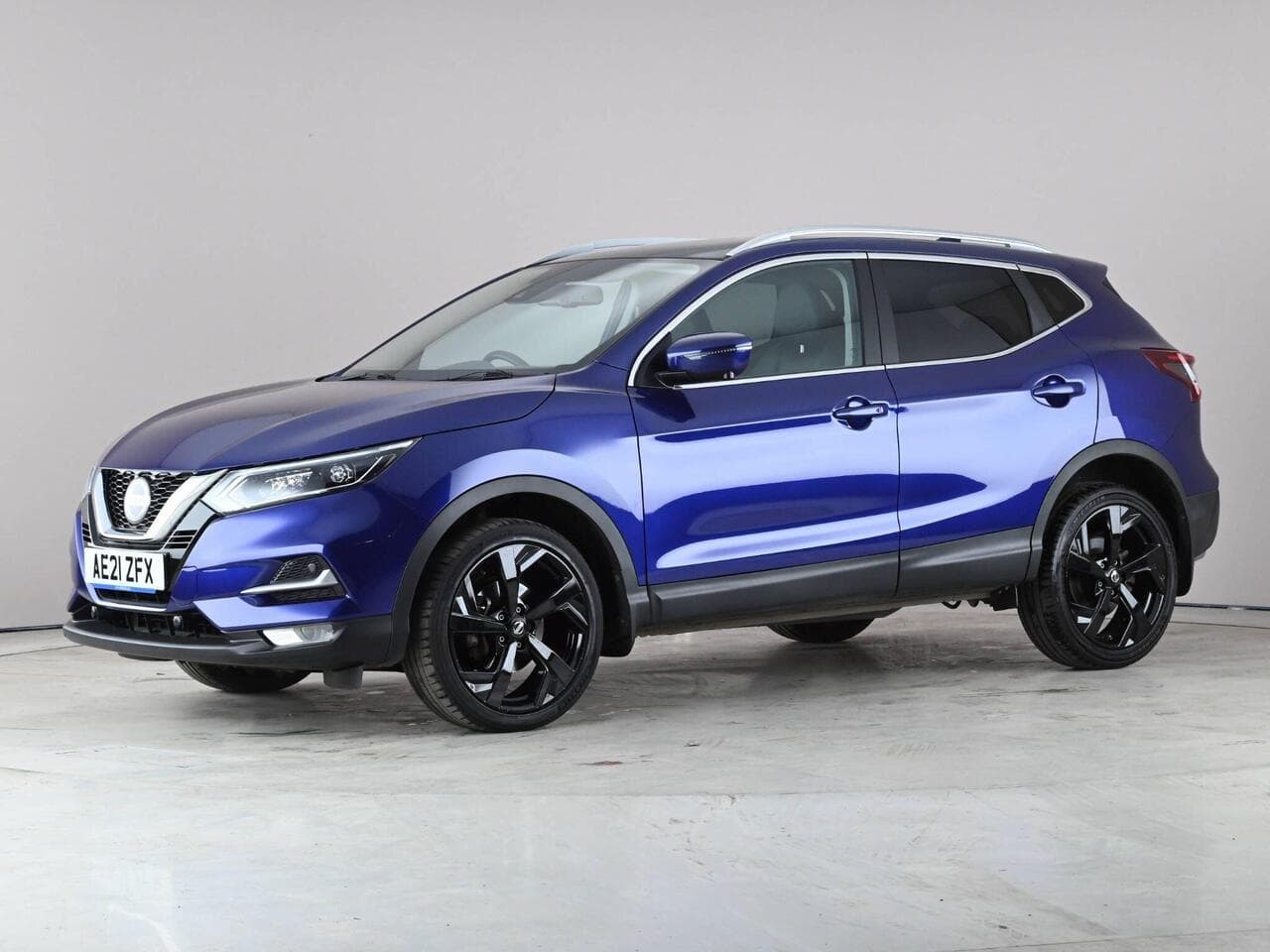 Nissan Qashqai thumbnail Front Left