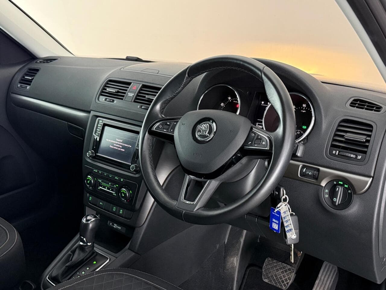 Skoda Yeti thumbnail Interior Front